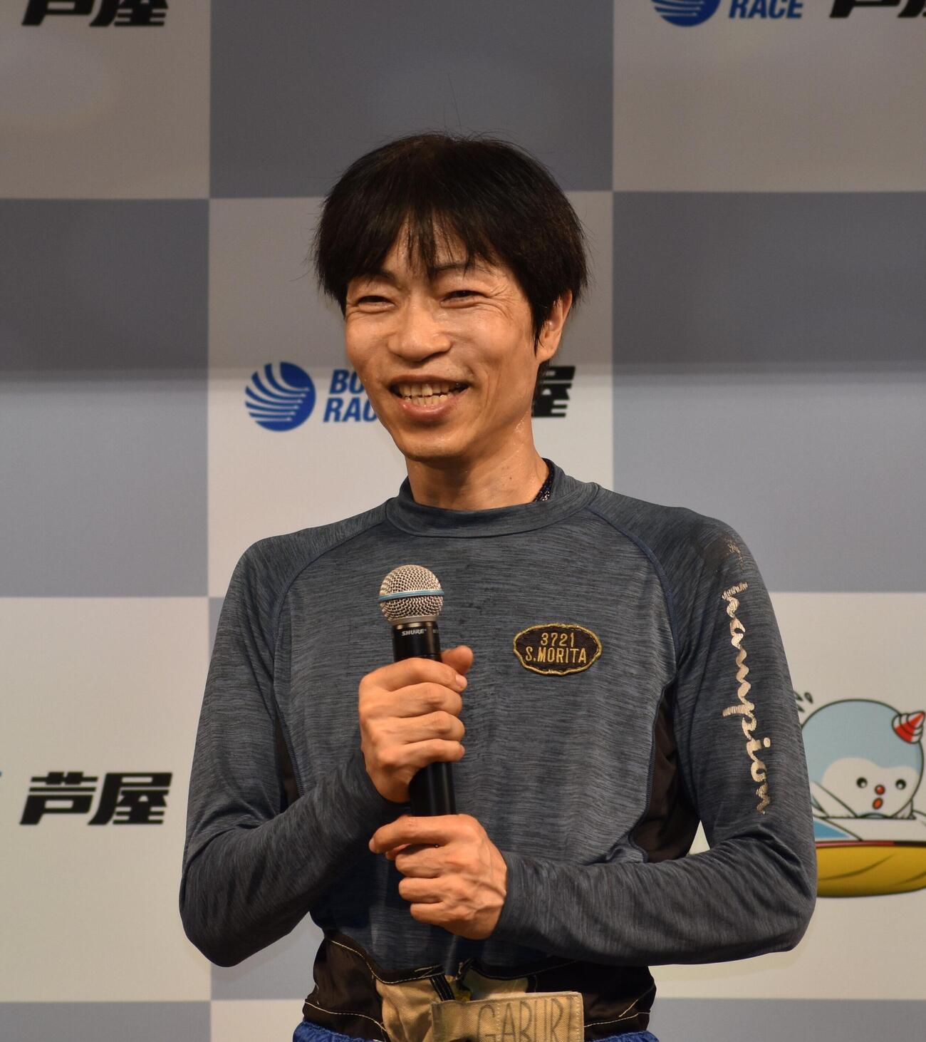 芦屋で優勝し、2節連続Vに笑みを浮かべる守田俊介