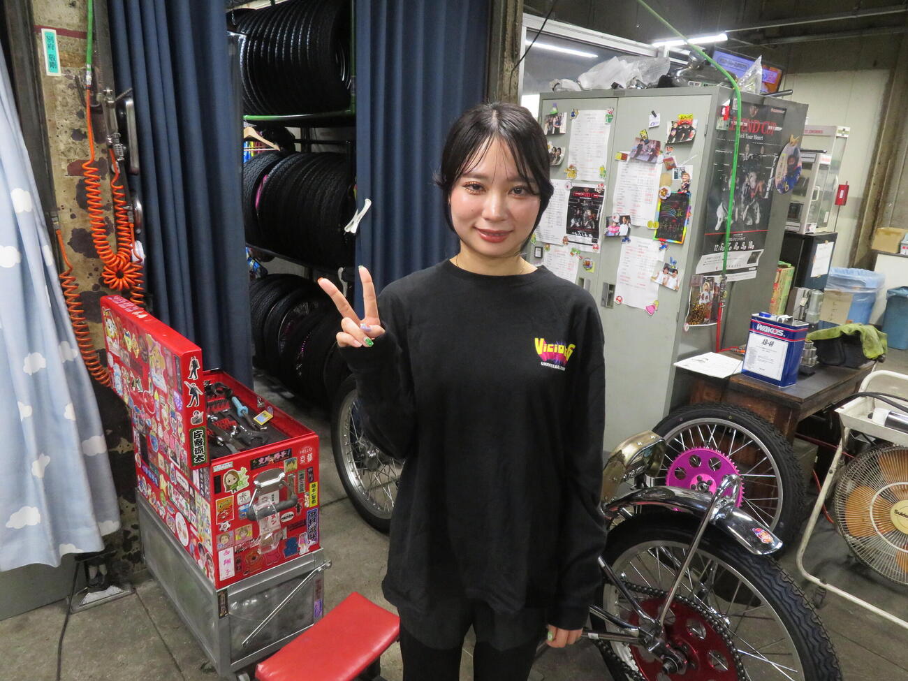 初日のメインレースに出場する女子アイドルレーサー新井日和（撮影・小川将司）