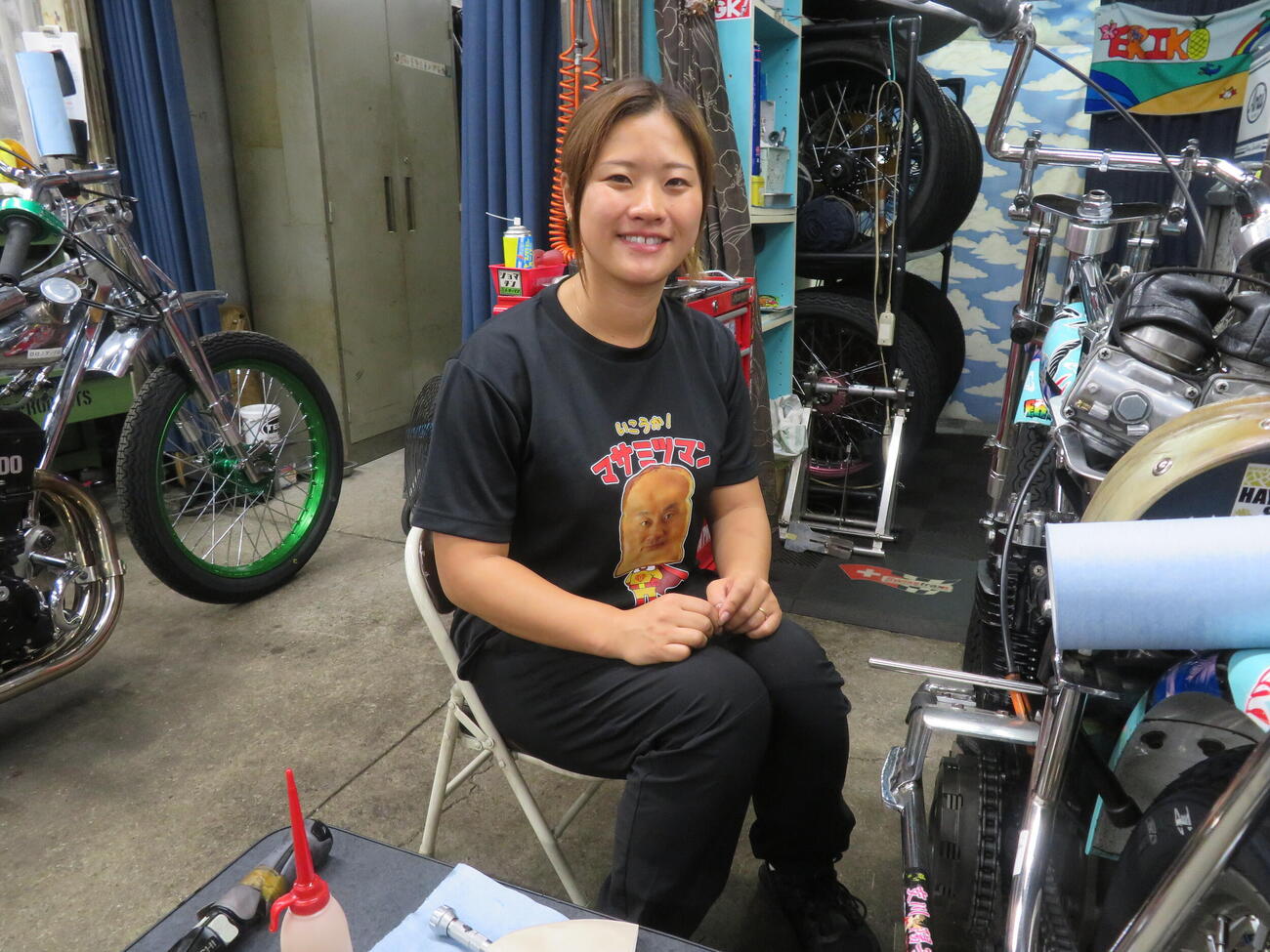 前検日から熱心にマシンをメンテナンスする女子選手の高橋絵莉子（撮影・小川将司）