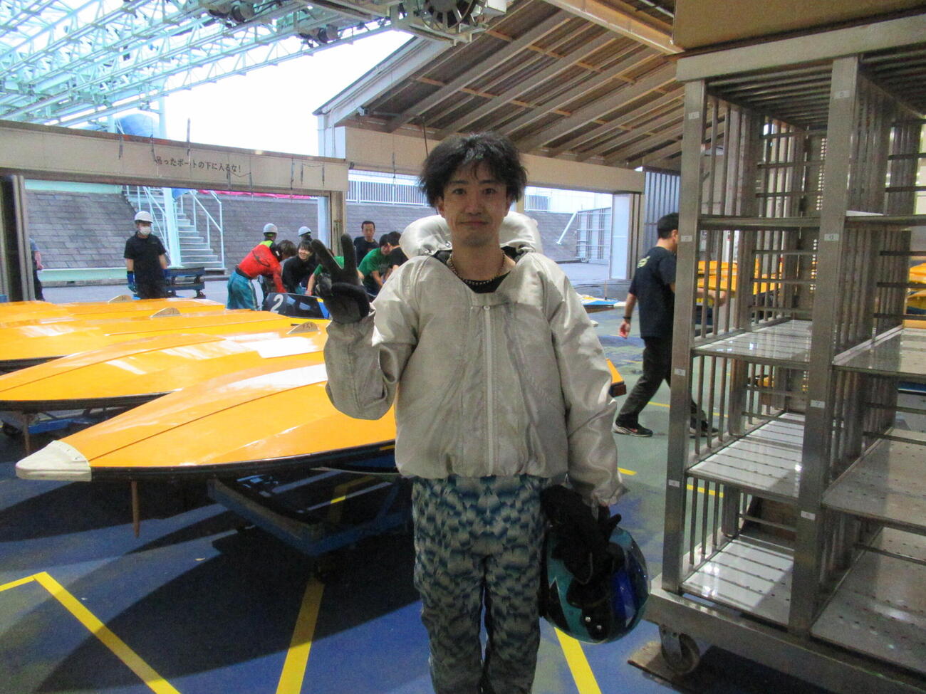 インから押し切り今年2度目、通算32度目の優勝を飾った杉山裕也が笑顔でピース