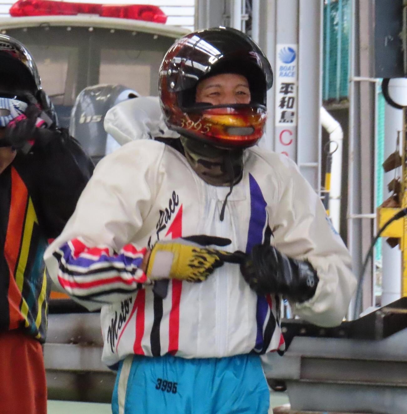 重野哲之が2日目連勝、ヘルメットからのぞく目許にも笑顔がうかがえる