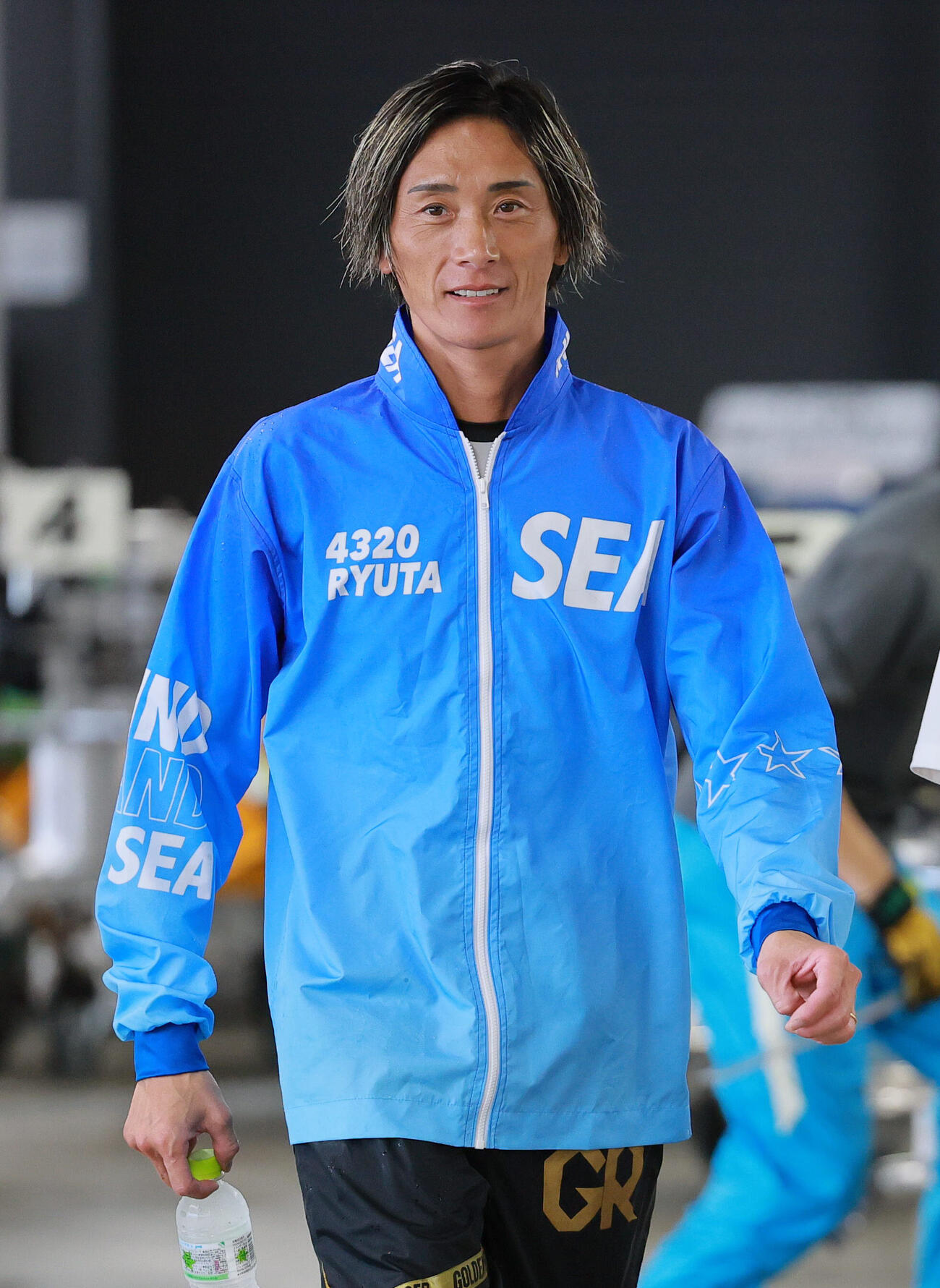 4320峰竜太（撮影・上山淳一）