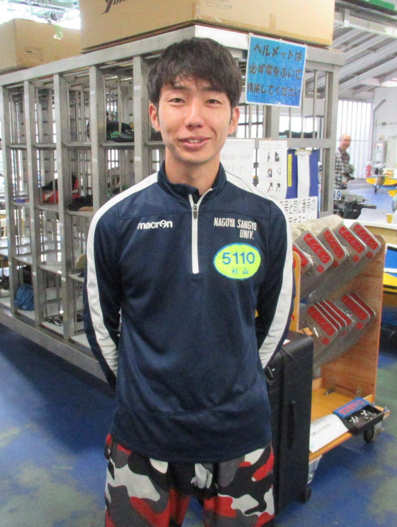 杉山喜一はエース格の71号機を引き当てて笑顔
