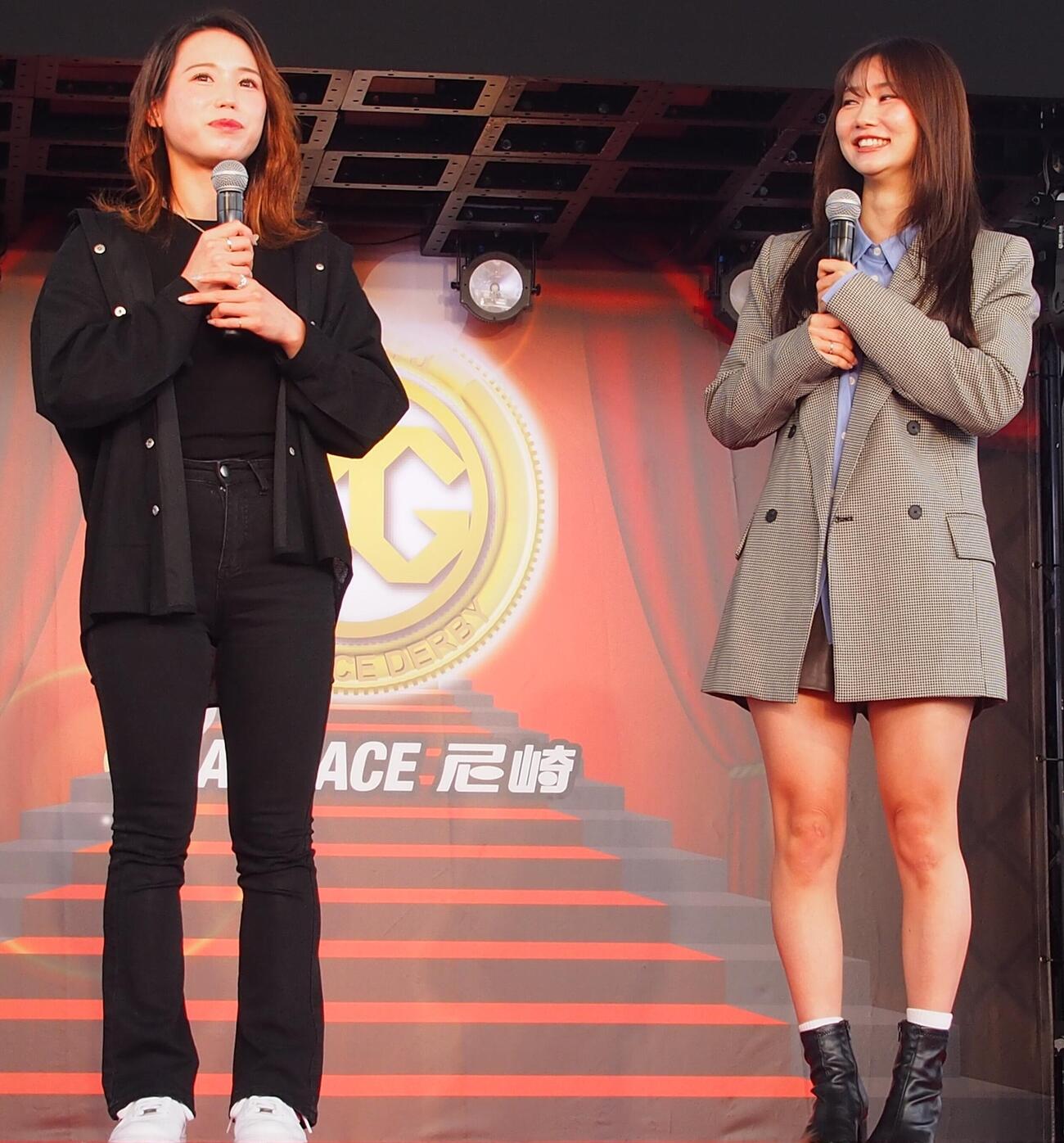 福岡泉水（左）と武井莉里佳は、地元ダービーの盛り上げに一役買った