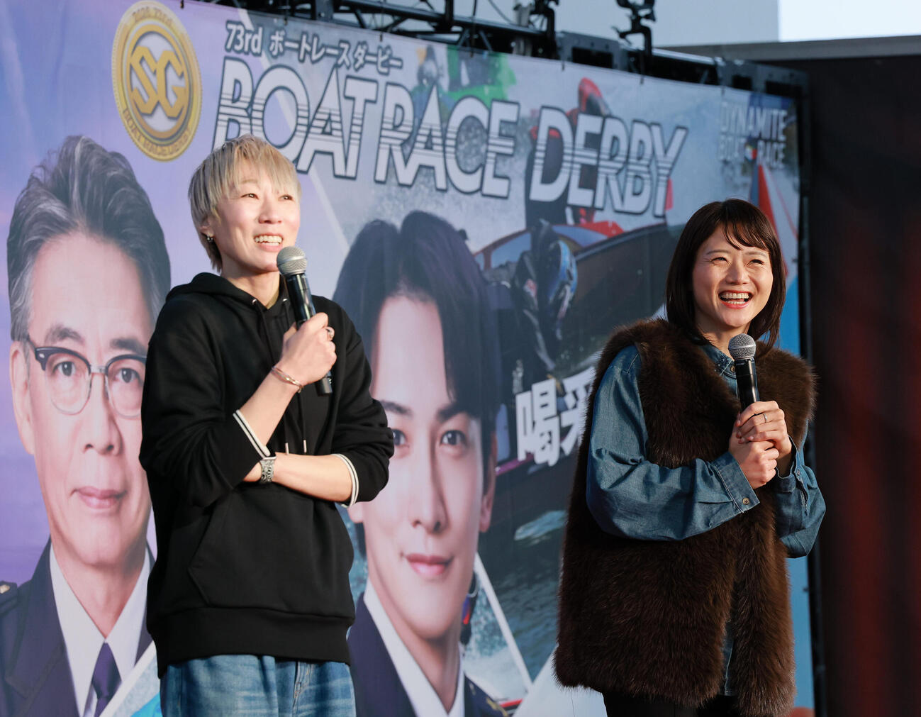 トークショーする川野芽唯（左）と深川麻奈美（撮影・上山淳一）