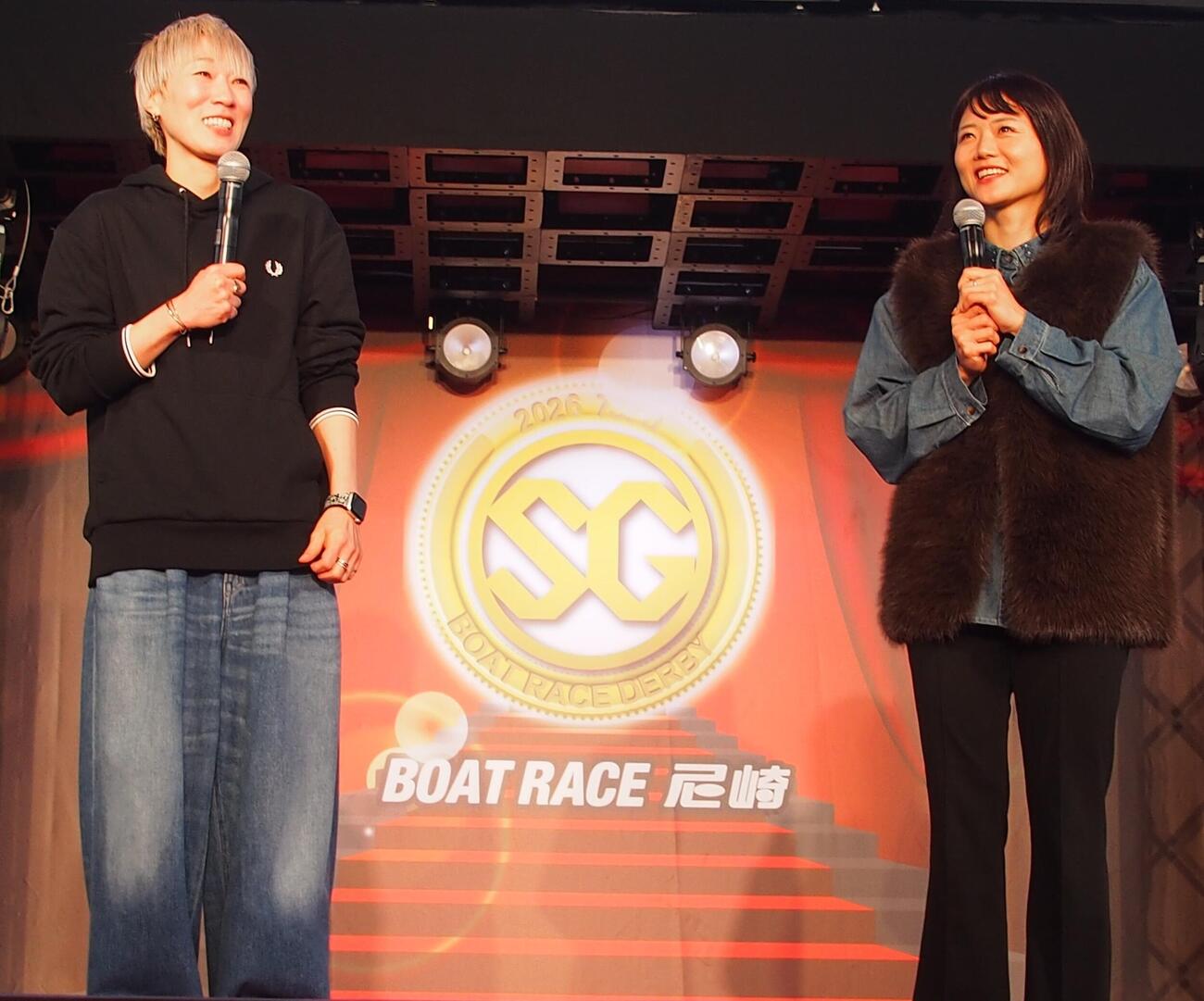 デビュー前から結びつきの強い川野芽唯（左）と深川麻奈美