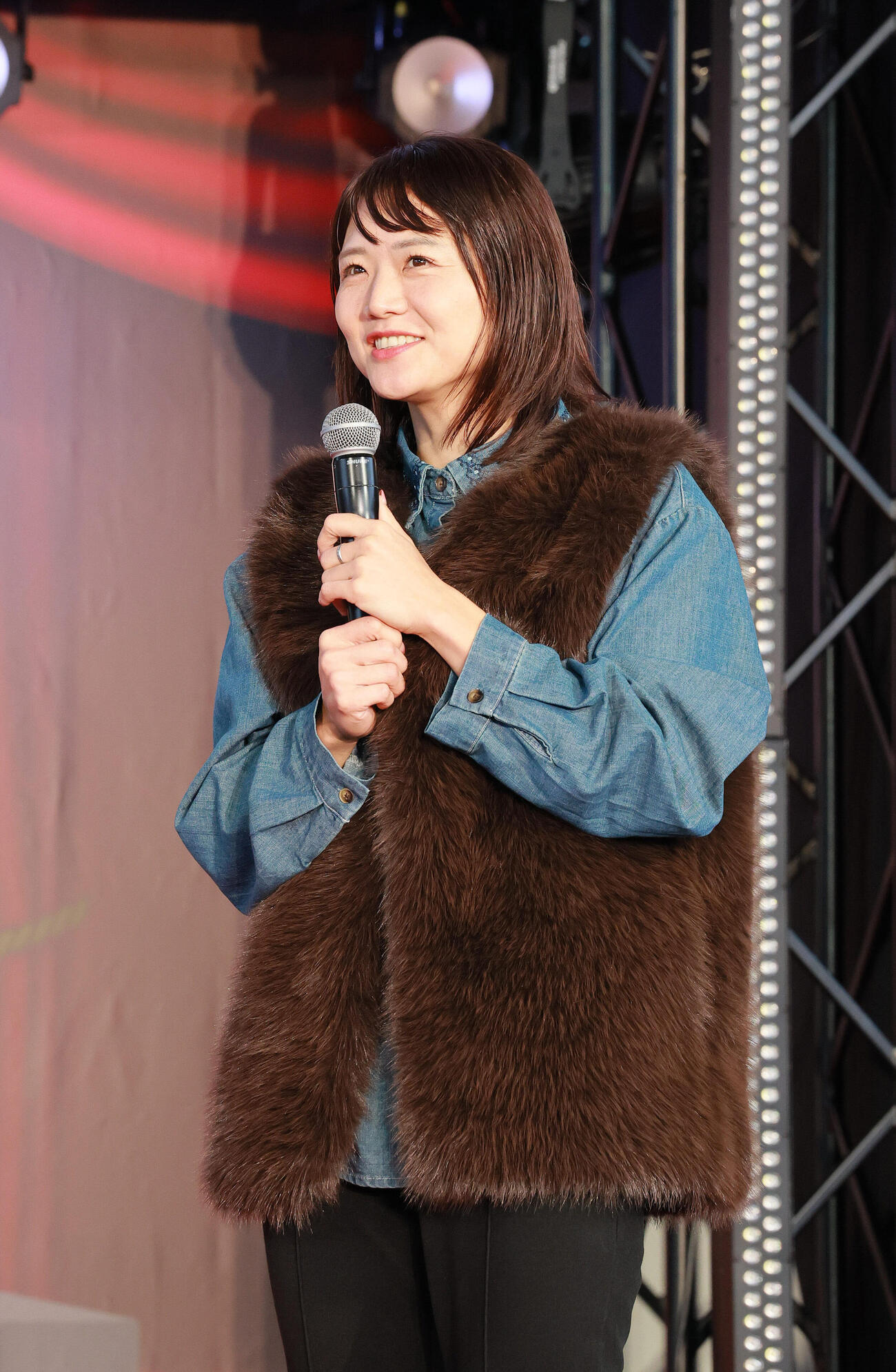 トークショーする深川麻奈美（撮影・上山淳一）