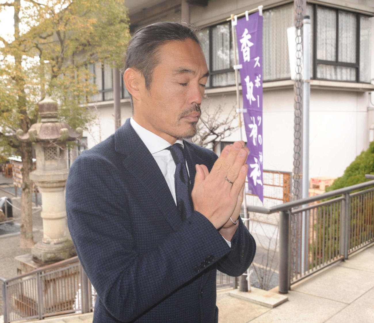 Jリーガーから格闘家へ転身し、成功祈願を行う安彦