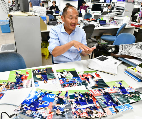 前日のスイス戦について語る本紙評論家の秋田豊氏（撮影・小沢裕）