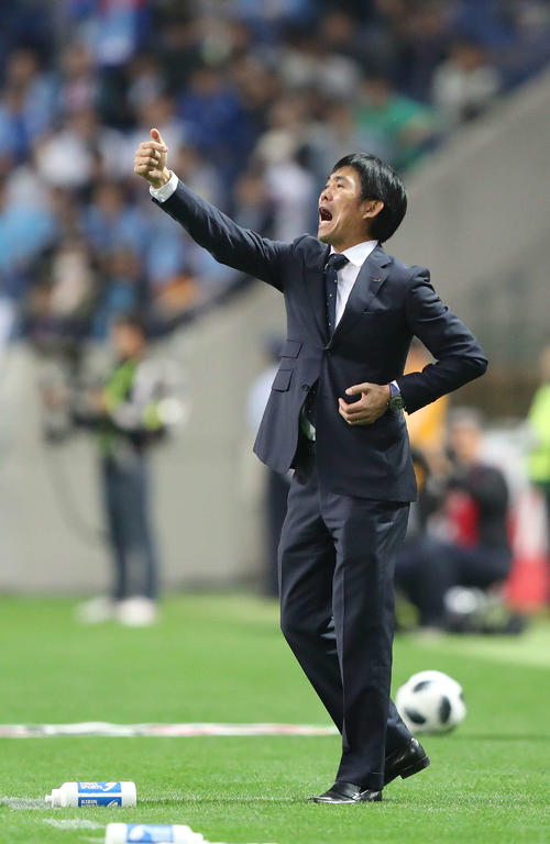 日本対ウルグアイ　指示を出す森保監督（撮影・河野匠）