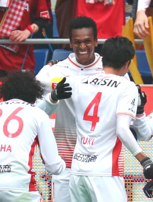 24日、G大阪対名古屋後半、名古屋ジョー(左から2人目)は決勝ゴールを決める
