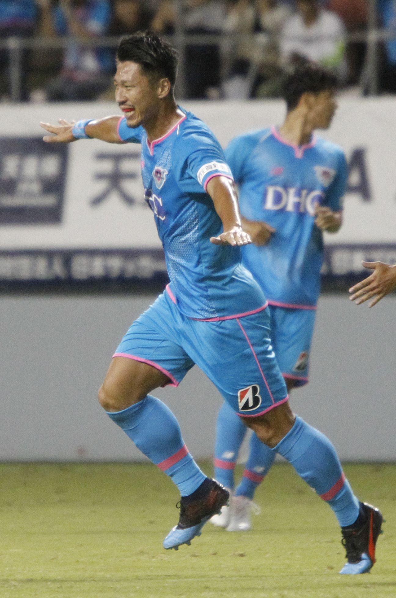 19年9月、C大阪戦で前半20分、ヘディングで先制点を奪い喜ぶ鳥栖FW豊田