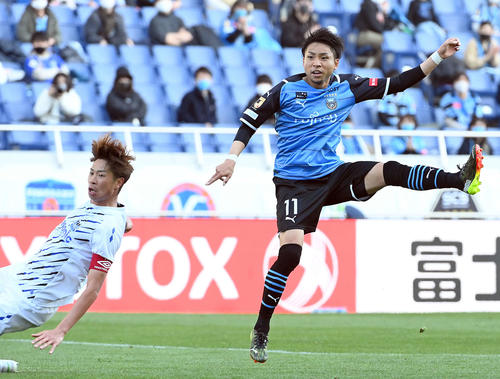 川崎F対G大阪　後半終了間際、決勝ゴールを決める川崎F・FW小林（撮影・たえ見朱実）