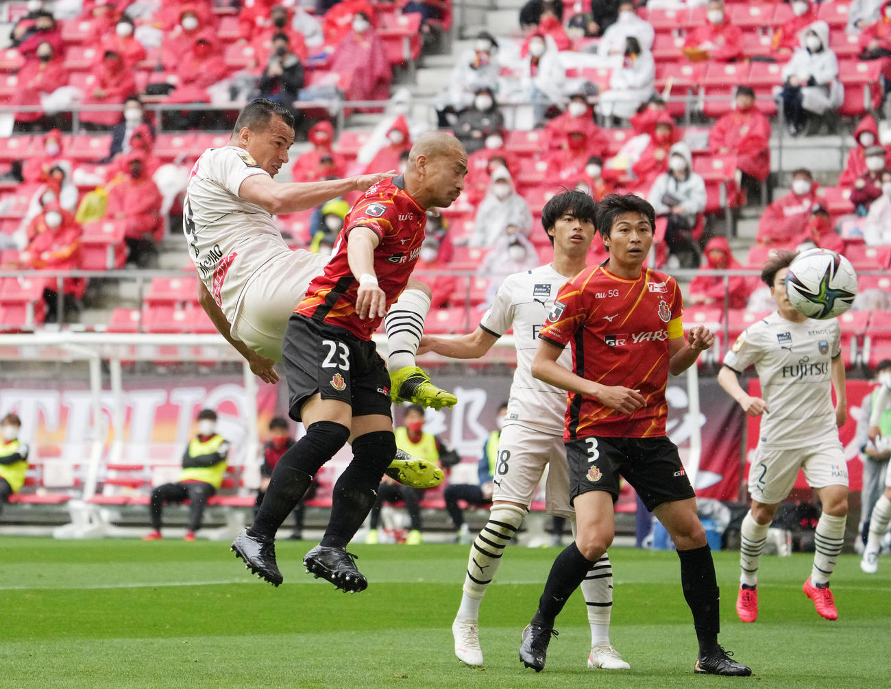 名古屋対川崎　前半、チーム2点目のゴールを決める川崎レアンドロ・ダミアン（撮影・森本幸一）