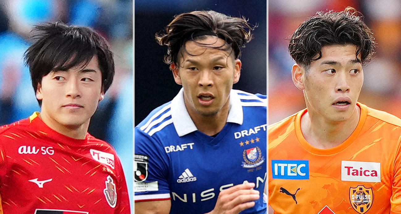 左からFW相馬勇紀、DF岩田智輝、MF鈴木唯人