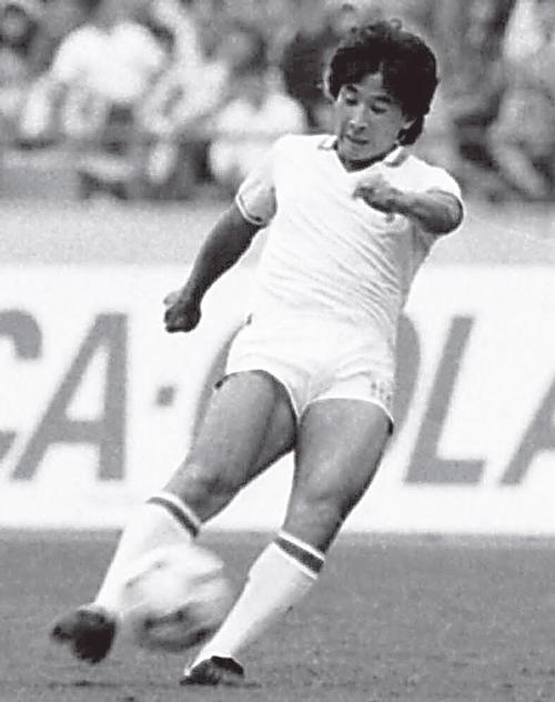 W杯メキシコ大会アジア最終予選日本対韓国　前半終了間際、「伝説のフリーキック」を決める木村和司（1985年10月26日撮影）
