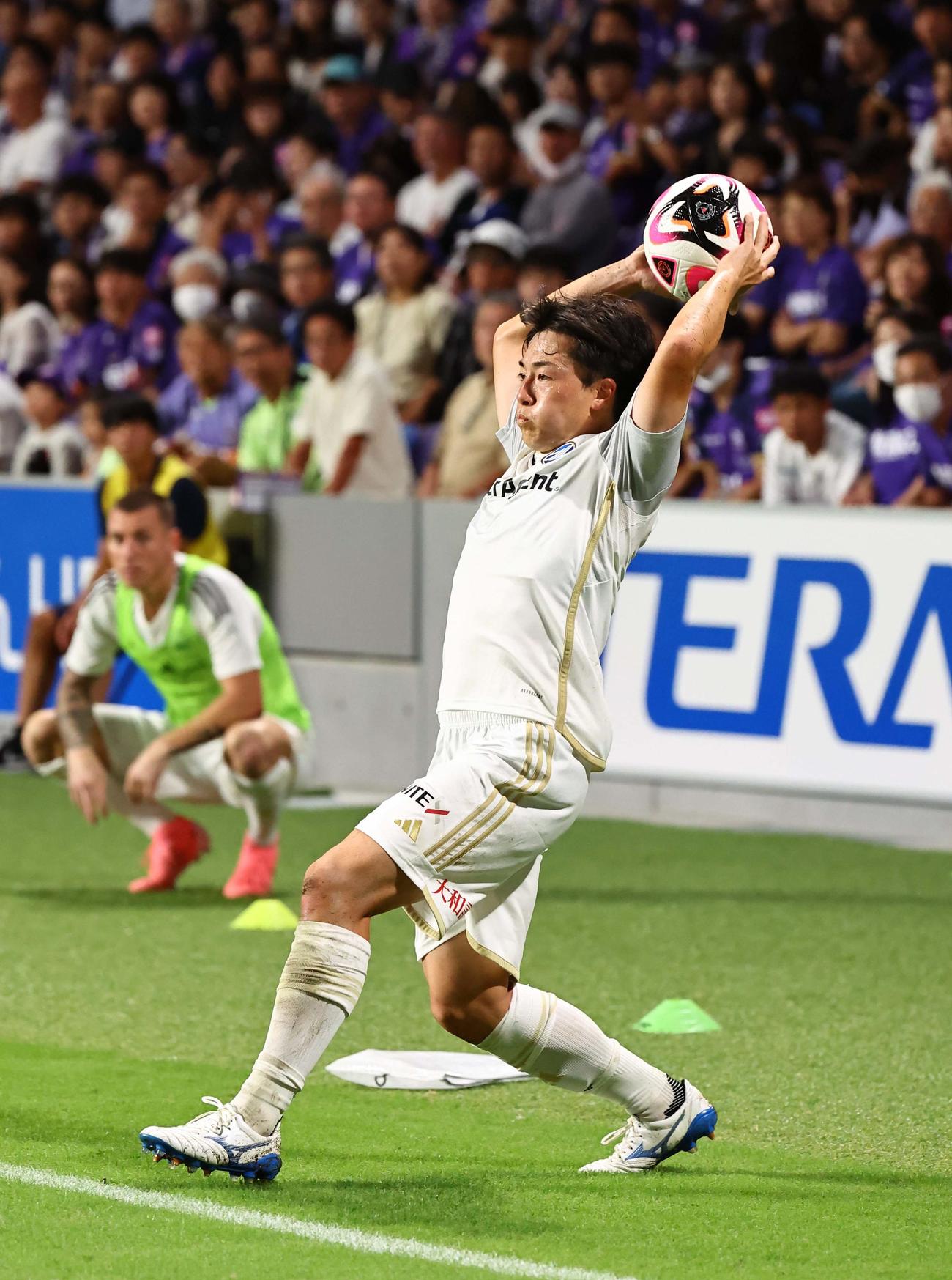 ロングスローする町田相馬勇紀（2024年9月28日撮影）