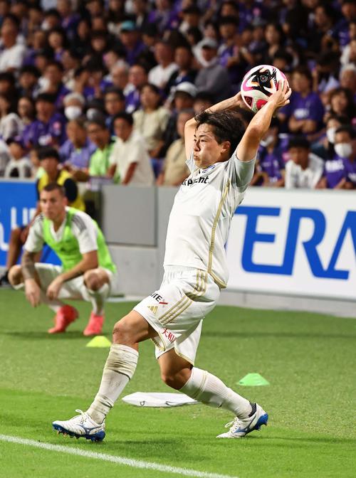 ロングスローする町田相馬勇紀（2024年9月28日撮影）