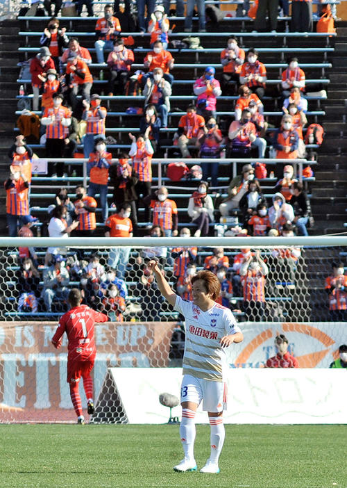 山形戦で高木は先制点を決め、ガッツポーズ（4月11日、NDスタ）