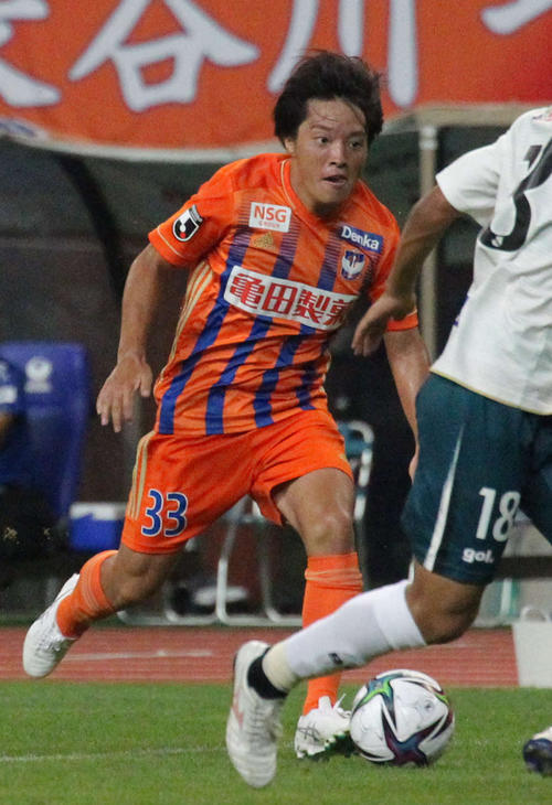 22日の相模原戦　ドリブルするMF高木