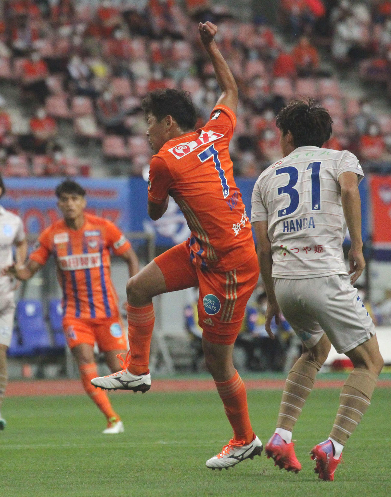 11日の山形戦で、右足で先制のボレーを決めた谷口