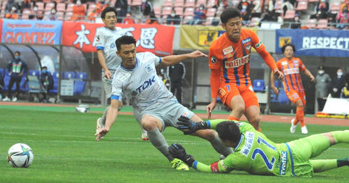 23日秋田戦、1－1の後半に谷口は相手ゴールに迫るが相手守備に阻まれ、2点目を奪えず