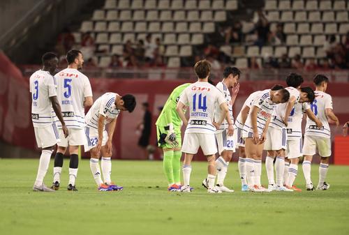 鹿島対新潟　鹿島と引き分けで試合を終える新潟（撮影・河田真司）
