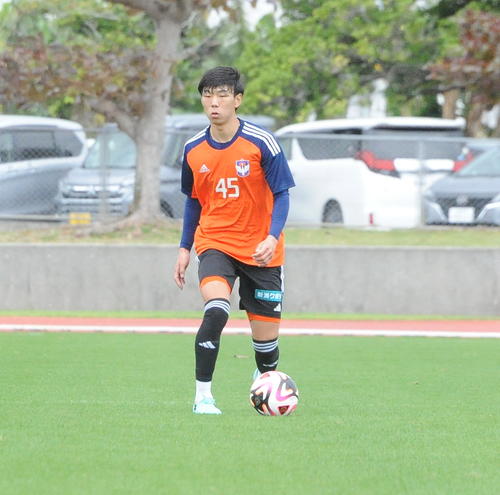沖縄キャンプでG大阪との練習試合に出場した東洋大稲村（1月23日撮影）