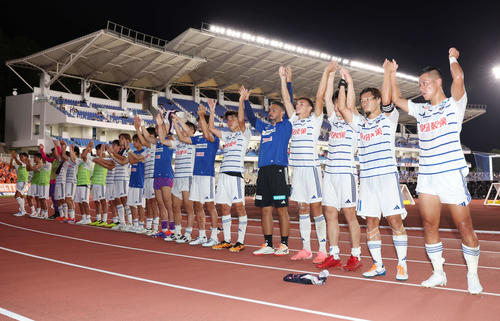 町田対新潟　準決勝進出し喜ぶ新潟イレブン（撮影・宮地輝）