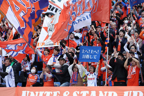 声援を送る新潟サポーター（2025年2月15日撮影）
