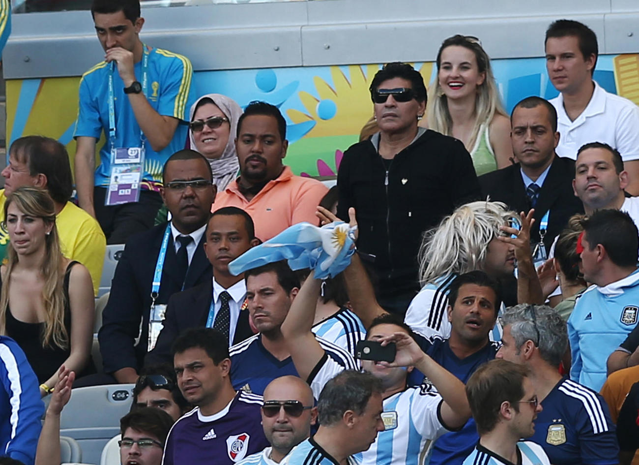 サッカーW杯ブラジル大会　アルゼンチン－イラン戦を観戦するマラドーナ氏（2014年6月21日撮影）
