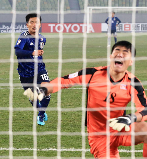 Ｕ－２３アジア選手権の北朝鮮戦、ＰＫでゴールを決めた旗手（２０１８年１月１６日）