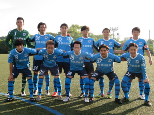 公式戦に臨むＦＩＦＴＹ　ＣＬＵＢメンバー