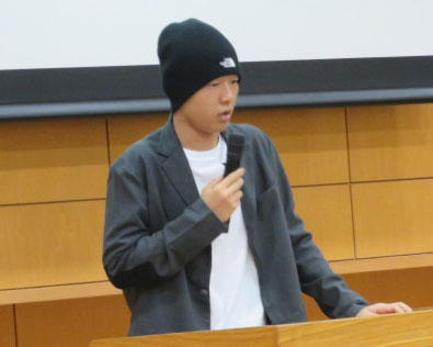 講演を行う柴田晋太朗君