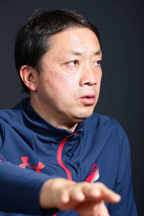 インタビューに答えるいわきFCの大倉社長(撮影・丹羽敏通)