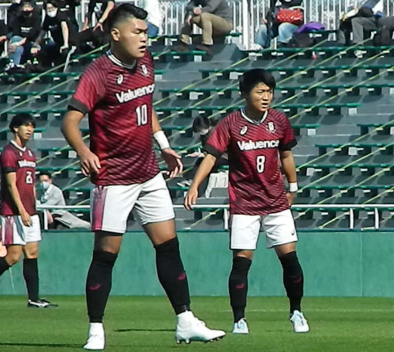 早大の大黒柱となるFW加藤（左）。右はMF田中（右）