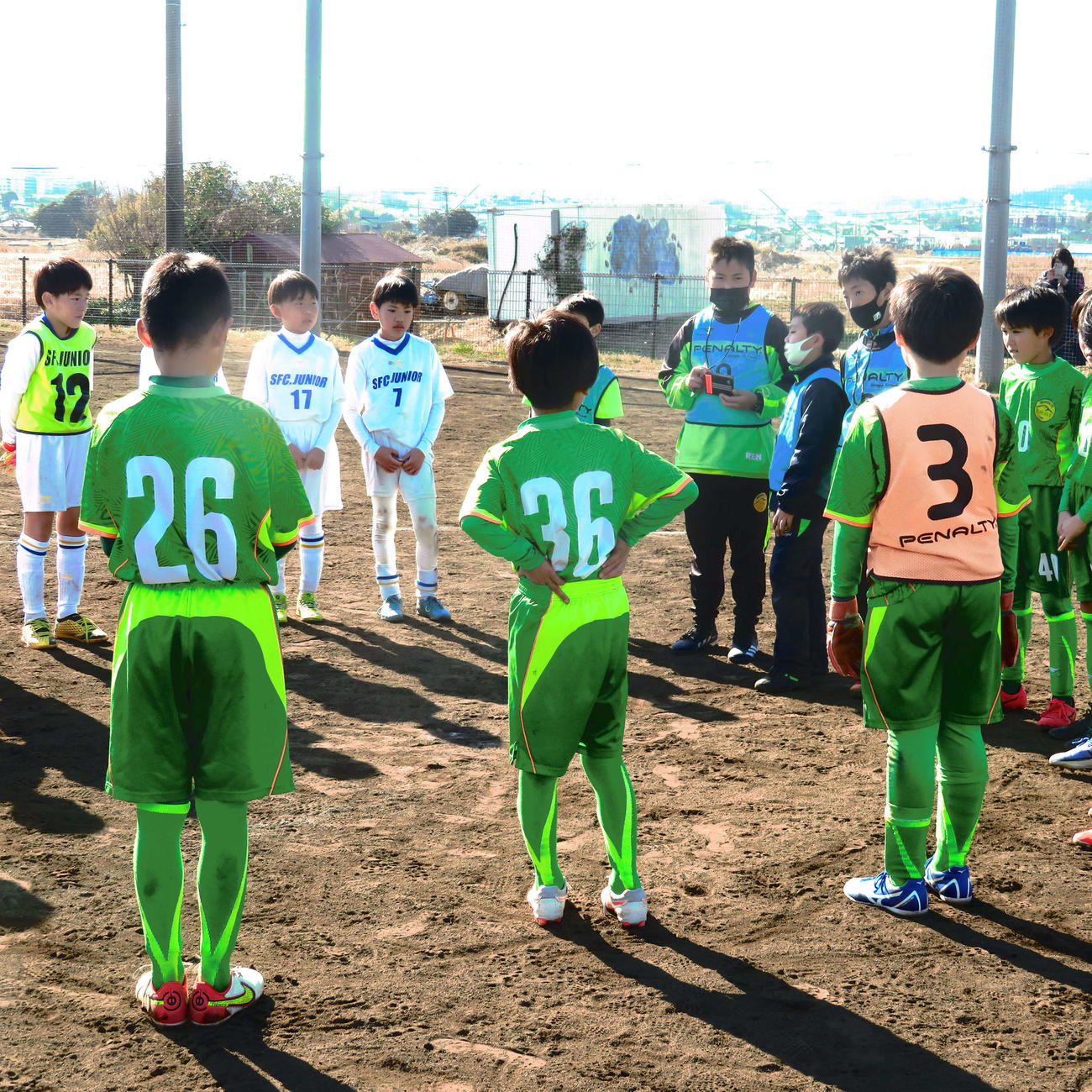ハーフタイムに「合同ミーティング」が行われる