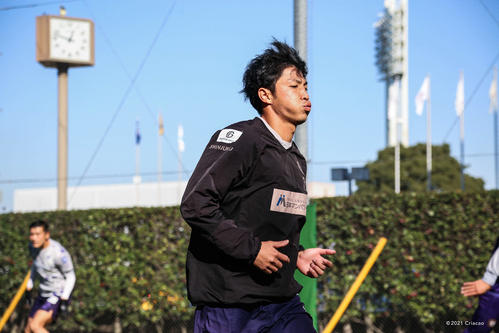 試合を前にウォーミングアップする現役時代の井筒さん（Ｃ）2021　Criacao