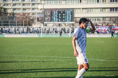 昨季、試合を終えピッチを後にする井筒さん（Ｃ）2021　Criacao