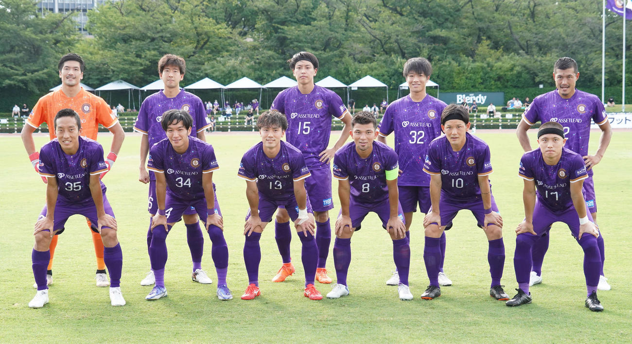 JFL第18節クリアソン新宿対東京武蔵野ユナイテッドFC　試合前のクリアソン新宿イレブン（撮影・佐藤成）