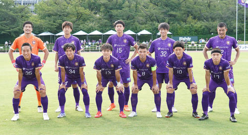 JFL第18節クリアソン新宿対東京武蔵野ユナイテッドFC　試合前のクリアソン新宿イレブン（撮影・佐藤成）