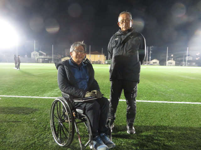 山梨学院の羽中田監督（左）と横森総監督
