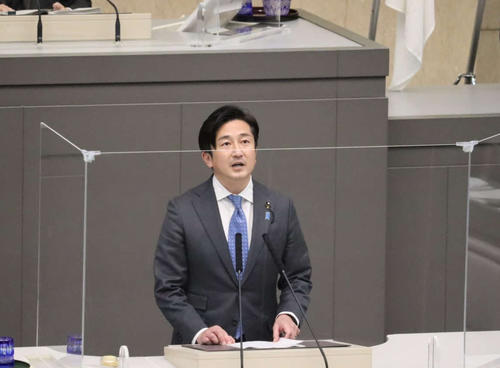 東京都議会の定例会で質問する星だいすけ都議