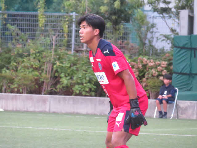 ゴールを守る東京ユナイテッドFCのGK上川