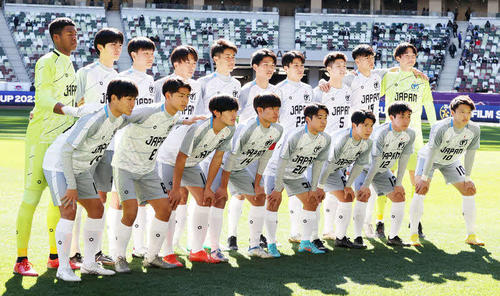 日本高校選抜メンバーに選出された高足（前列左から5人目）