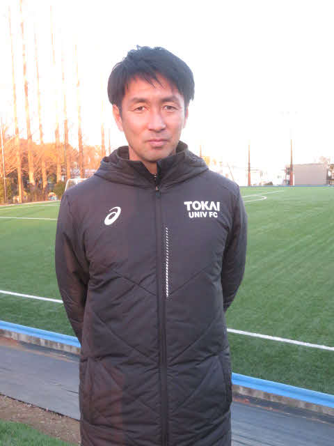 東海大の浅田忠亮監督。関東1部リーグで上位進出へ意欲をみなぎらせている