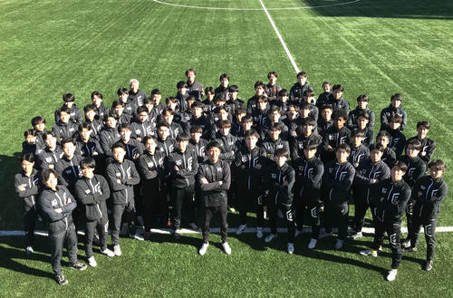 浅田忠亮監督を中心に集合した東海大サッカー部のメンバー