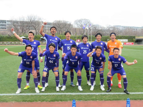 青森戦の前に気勢を上げるクリアソン新宿のメンバー