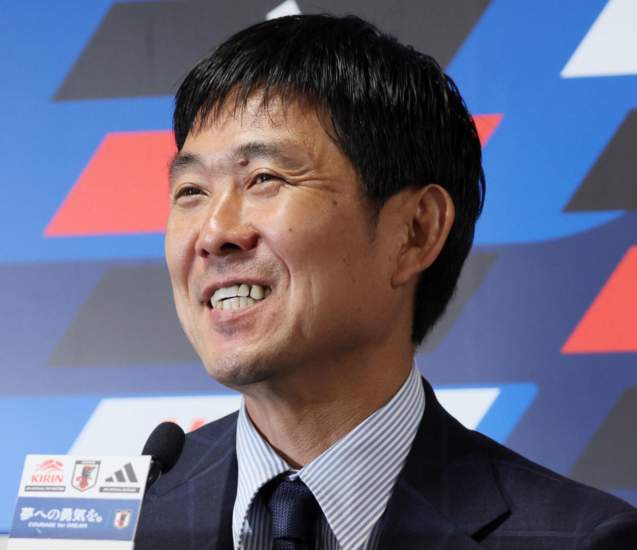 会見で笑顔を見せる森保一監督（2024年6月11日撮影）