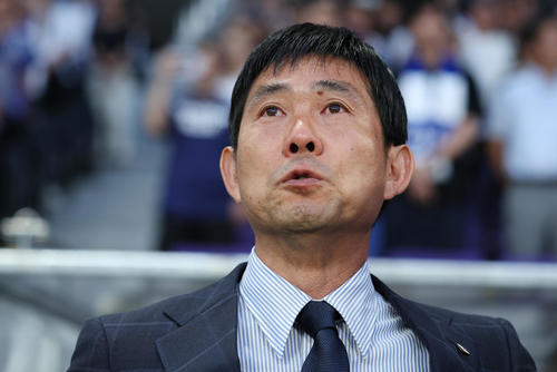 日本対シリア　試合前、涙をためながら君が代を歌う森保監督（撮影・前田充）